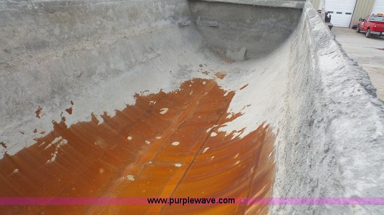 image for item K5219 1999 Travis HRS end dump trailer