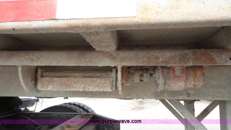 image for item K5220 1998 Hilbilt end dump trailer