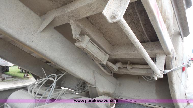 image for item K5220 1998 Hilbilt end dump trailer