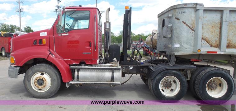 image for item K5221 2000 Sterling A9500 semi truck
