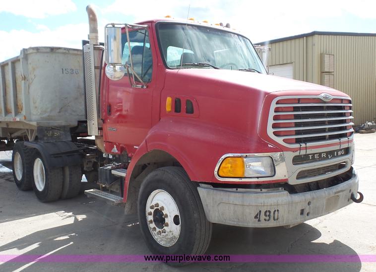 image for item K5221 2000 Sterling A9500 semi truck