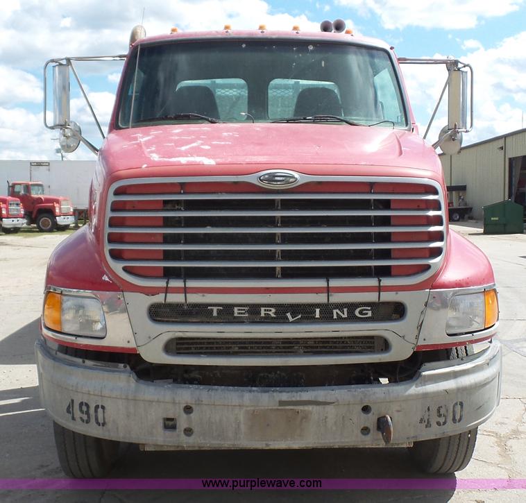 image for item K5221 2000 Sterling A9500 semi truck