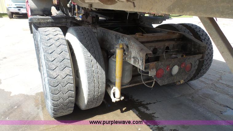 image for item K5221 2000 Sterling A9500 semi truck