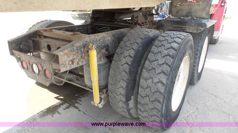 image for item K5221 2000 Sterling A9500 semi truck