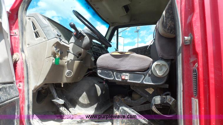 image for item K5221 2000 Sterling A9500 semi truck