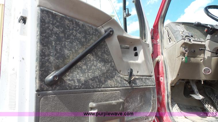 image for item K5221 2000 Sterling A9500 semi truck