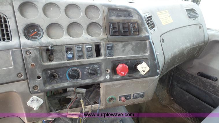 image for item K5221 2000 Sterling A9500 semi truck