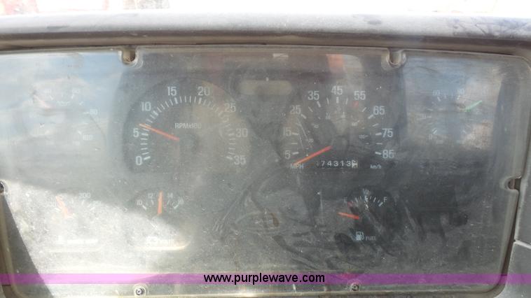 image for item K5221 2000 Sterling A9500 semi truck