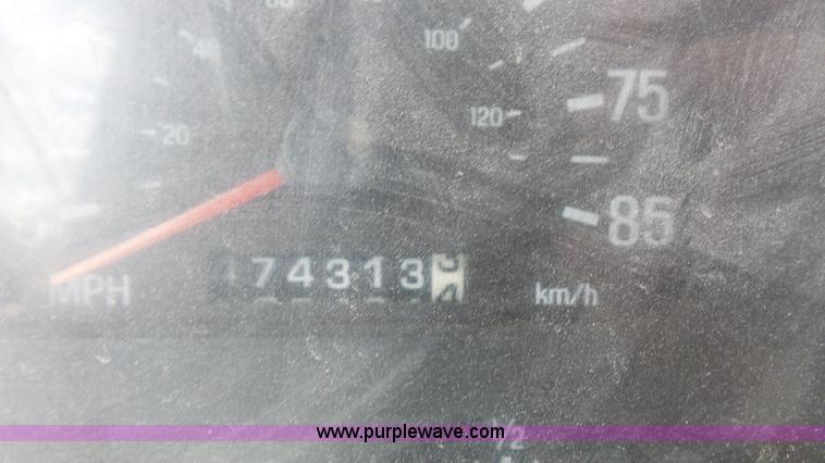 image for item K5221 2000 Sterling A9500 semi truck