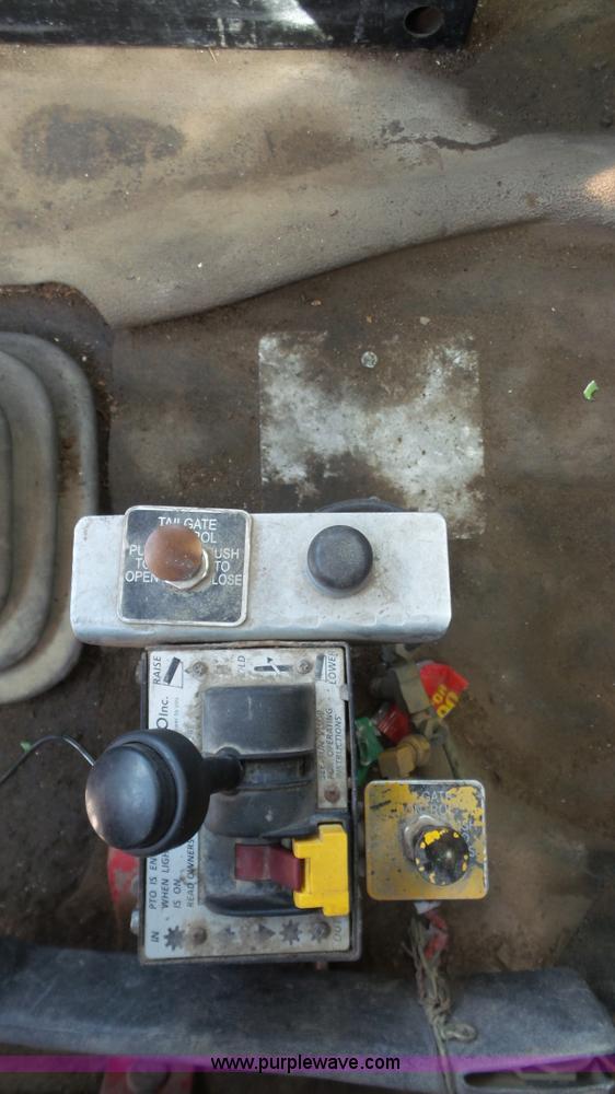 image for item K5221 2000 Sterling A9500 semi truck