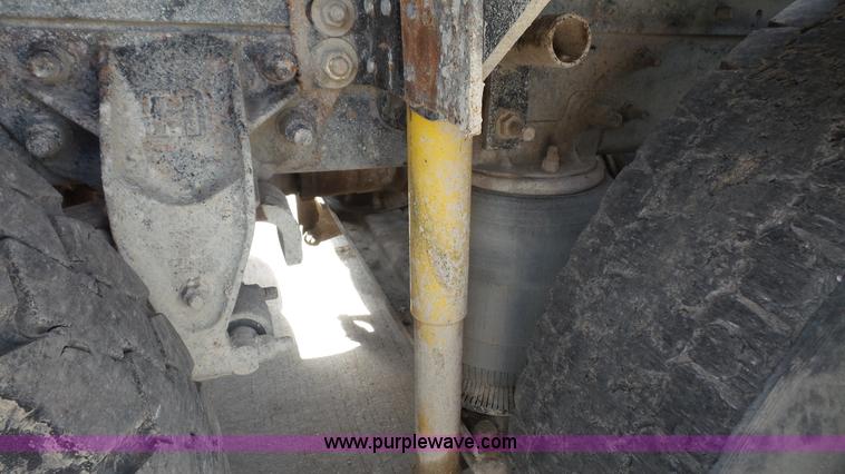 image for item K5221 2000 Sterling A9500 semi truck