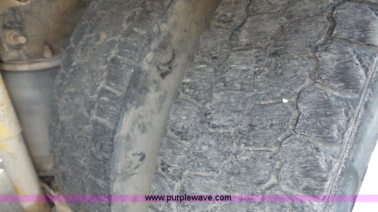 image for item K5221 2000 Sterling A9500 semi truck