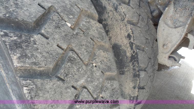 image for item K5221 2000 Sterling A9500 semi truck