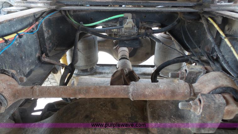 image for item K5221 2000 Sterling A9500 semi truck