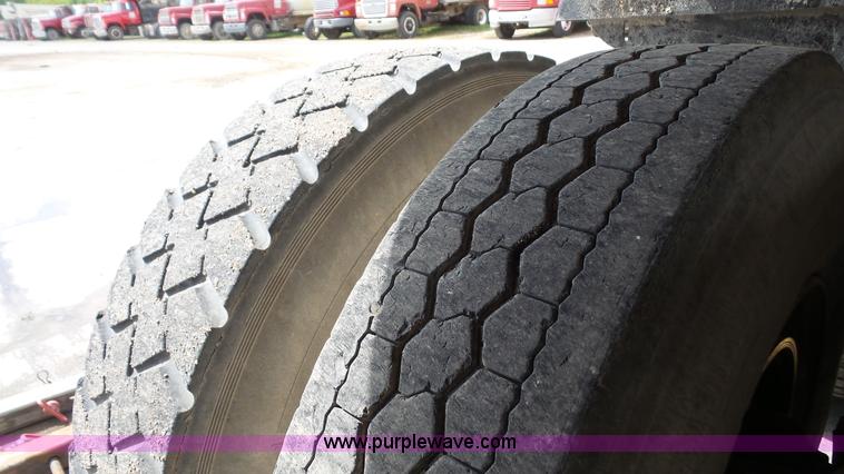 image for item K5221 2000 Sterling A9500 semi truck