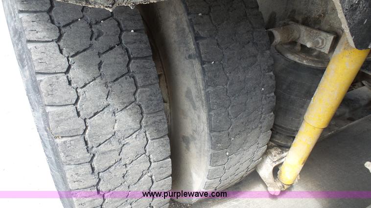 image for item K5221 2000 Sterling A9500 semi truck