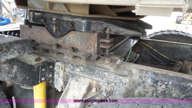 image for item K5221 2000 Sterling A9500 semi truck