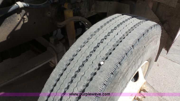 image for item K5221 2000 Sterling A9500 semi truck