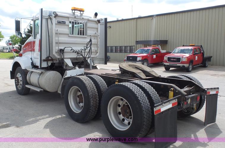image for item K5222 1999 Kenworth T800B semi truck