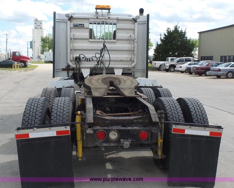 image for item K5222 1999 Kenworth T800B semi truck