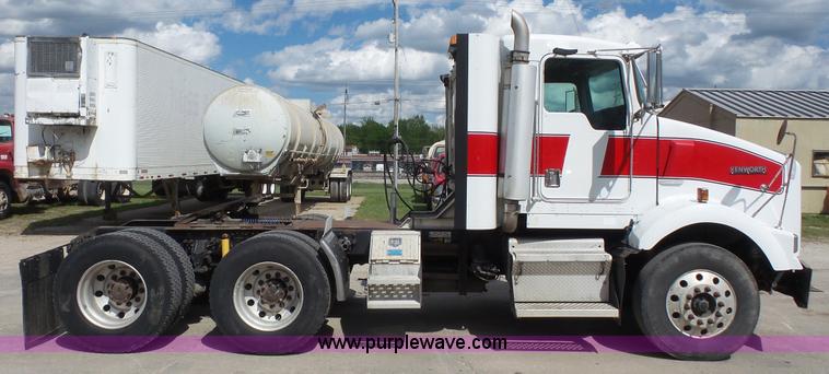 image for item K5222 1999 Kenworth T800B semi truck