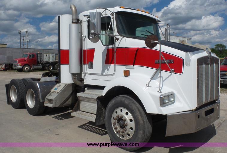 image for item K5222 1999 Kenworth T800B semi truck