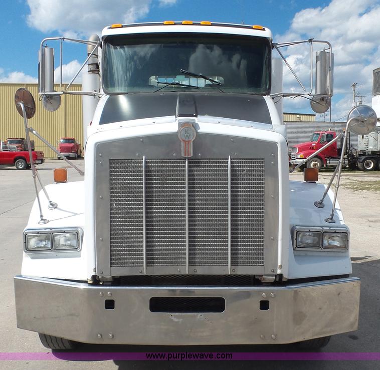 image for item K5222 1999 Kenworth T800B semi truck