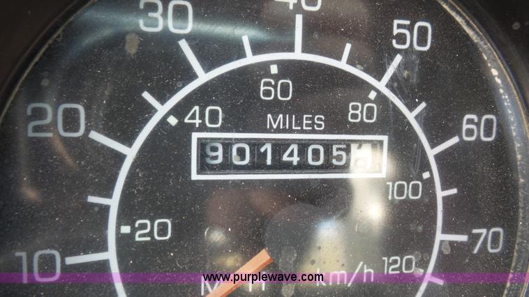 image for item K5222 1999 Kenworth T800B semi truck