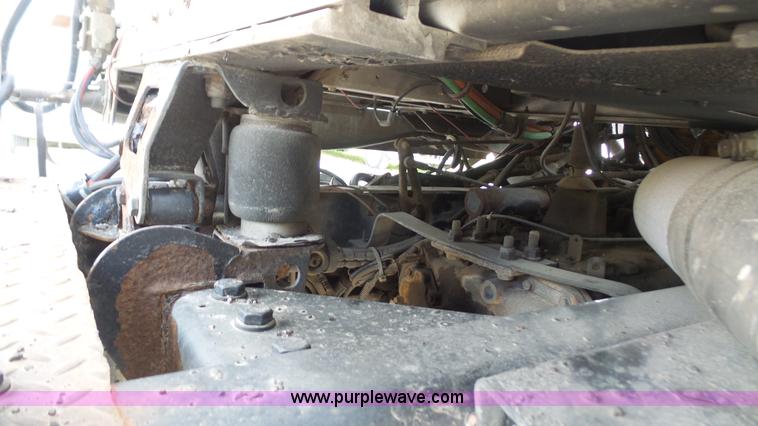 image for item K5222 1999 Kenworth T800B semi truck