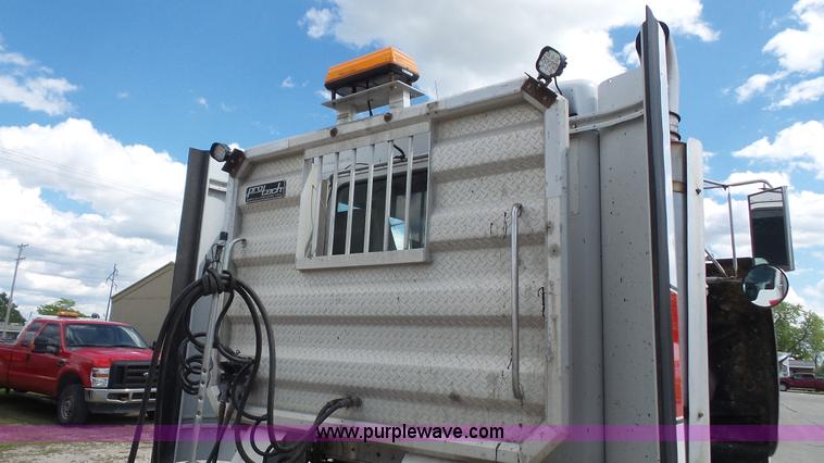 image for item K5222 1999 Kenworth T800B semi truck