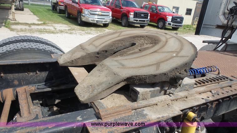 image for item K5222 1999 Kenworth T800B semi truck