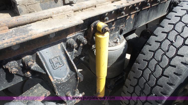 image for item K5222 1999 Kenworth T800B semi truck