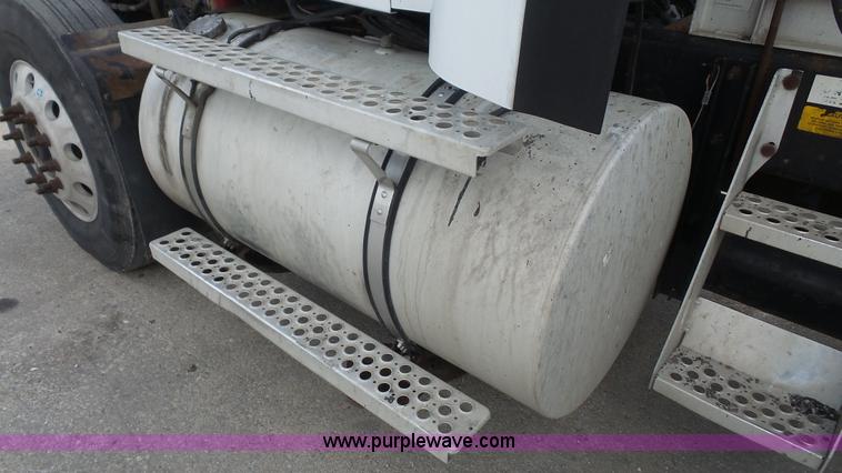 image for item K5222 1999 Kenworth T800B semi truck