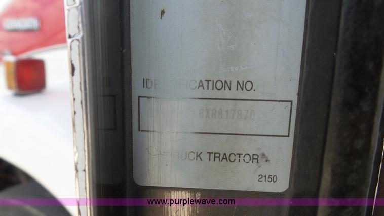 image for item K5222 1999 Kenworth T800B semi truck