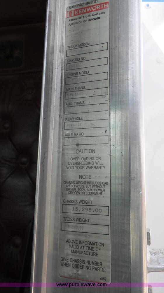 image for item K5222 1999 Kenworth T800B semi truck