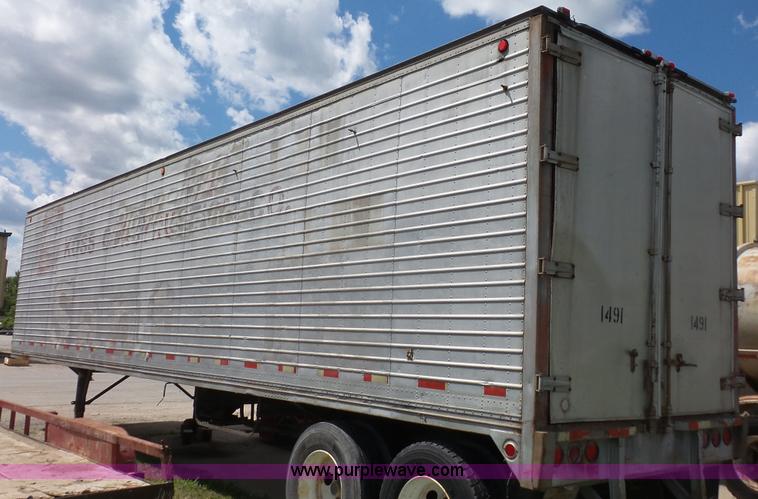 image for item K5223 1962 Trailmobile dry van trailer