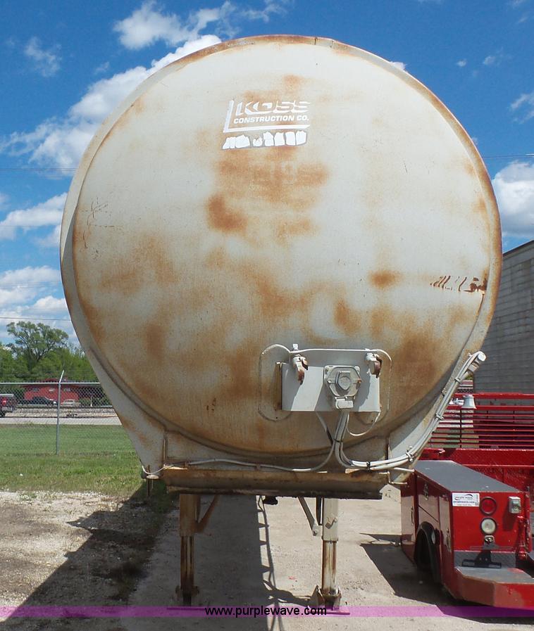 image for item K5225 1981 Fruehauf TE0-F2-R tank trailer