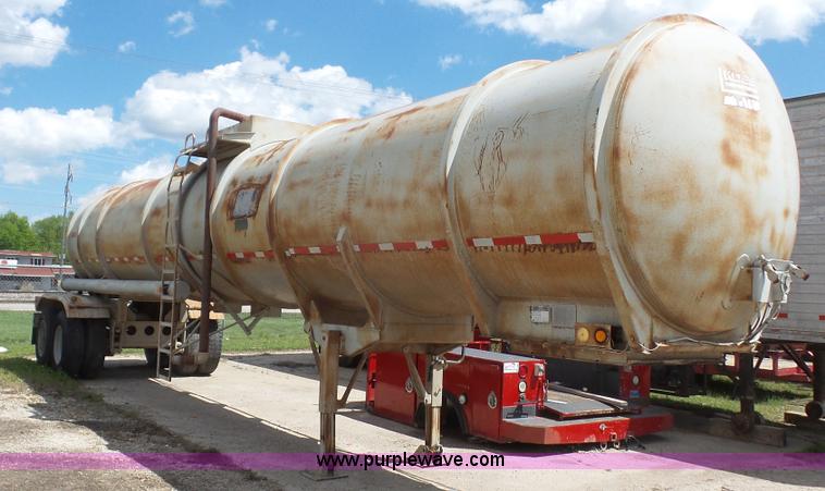 image for item K5225 1981 Fruehauf TE0-F2-R tank trailer