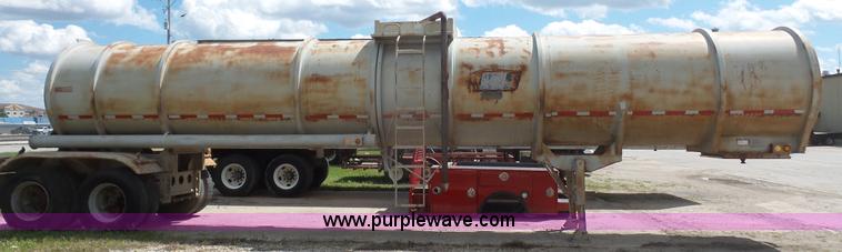 image for item K5225 1981 Fruehauf TE0-F2-R tank trailer