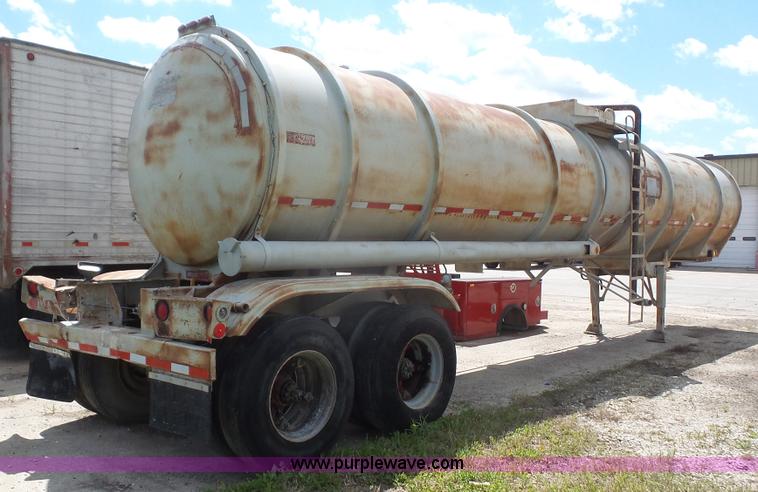 image for item K5225 1981 Fruehauf TE0-F2-R tank trailer