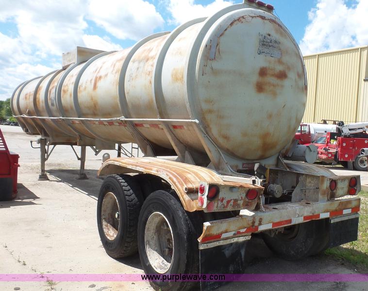 image for item K5225 1981 Fruehauf TE0-F2-R tank trailer
