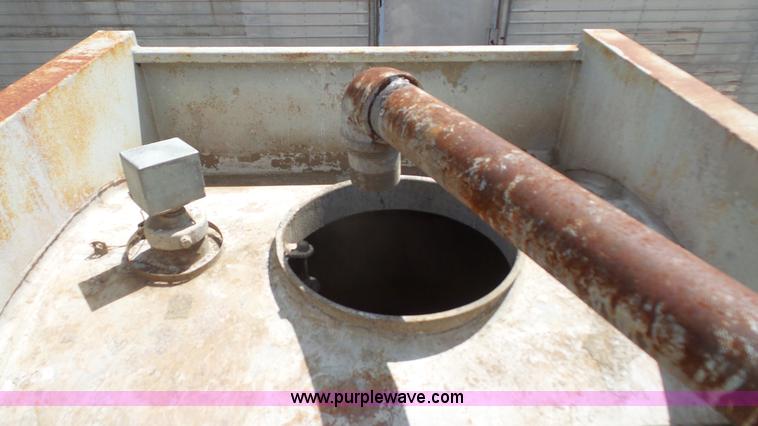 image for item K5225 1981 Fruehauf TE0-F2-R tank trailer