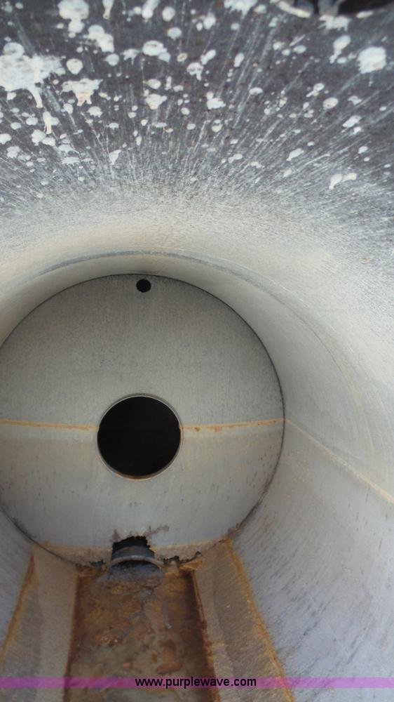 image for item K5225 1981 Fruehauf TE0-F2-R tank trailer