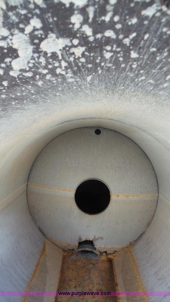 image for item K5225 1981 Fruehauf TE0-F2-R tank trailer