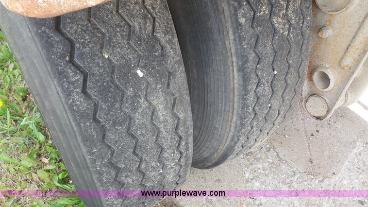 image for item K5225 1981 Fruehauf TE0-F2-R tank trailer