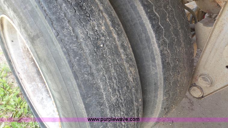 image for item K5225 1981 Fruehauf TE0-F2-R tank trailer