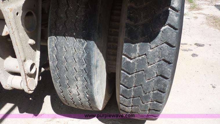 image for item K5225 1981 Fruehauf TE0-F2-R tank trailer