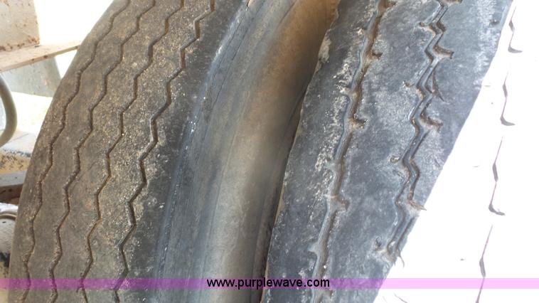 image for item K5225 1981 Fruehauf TE0-F2-R tank trailer