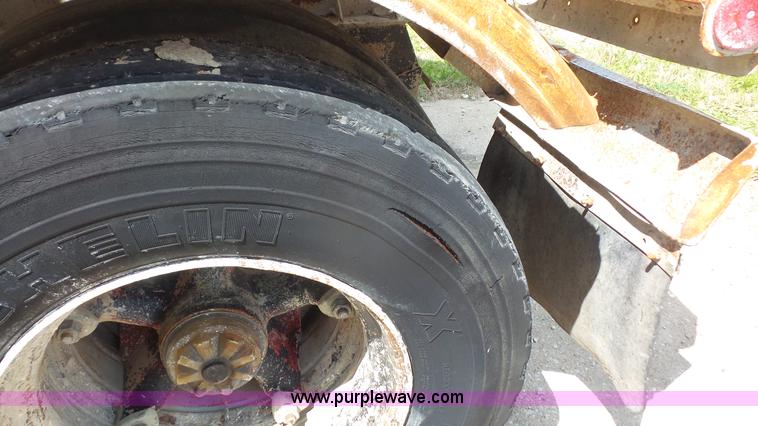 image for item K5225 1981 Fruehauf TE0-F2-R tank trailer