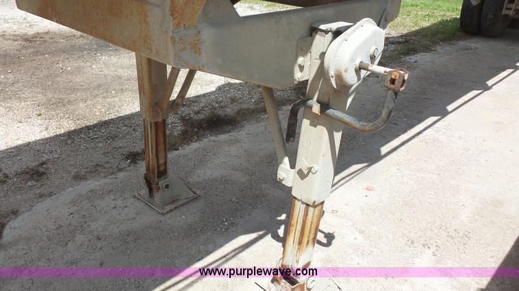 image for item K5225 1981 Fruehauf TE0-F2-R tank trailer